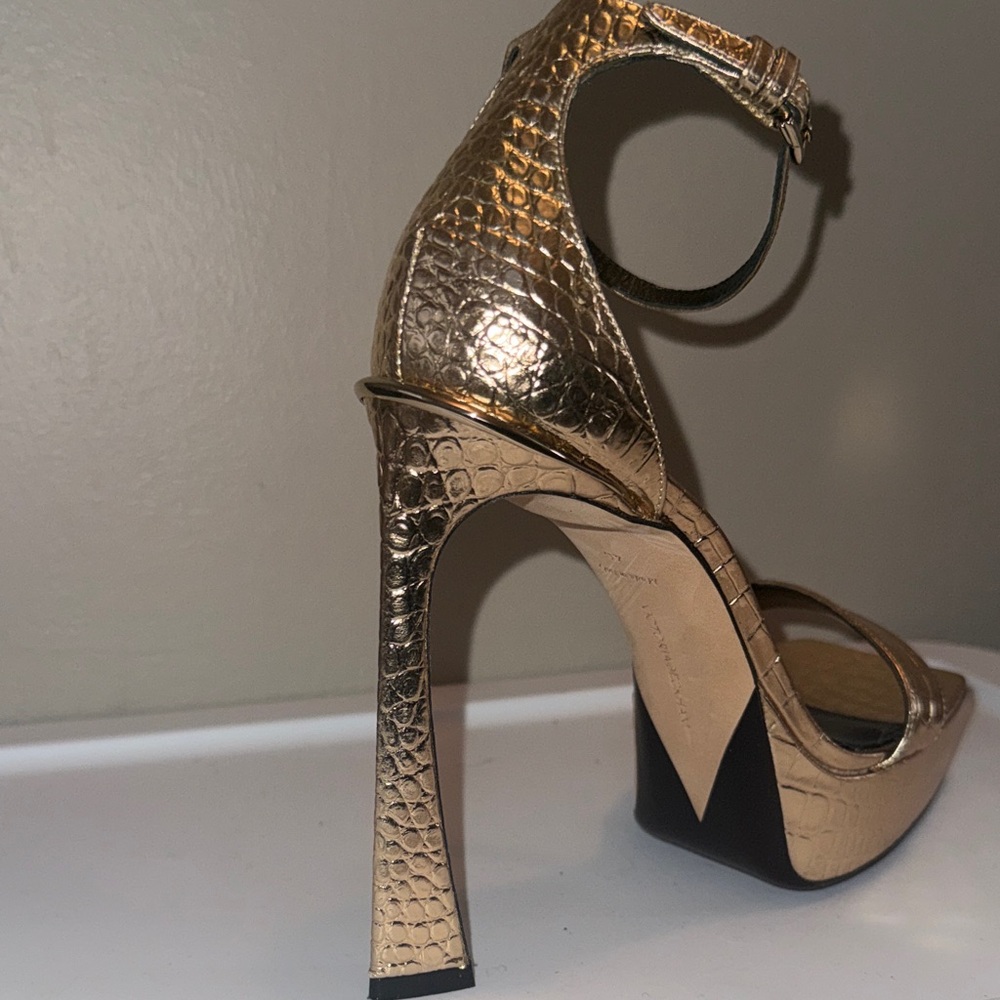 Victoria Beckham Metallic Gold Croc-Embossed Heels - Picture 7 of 11